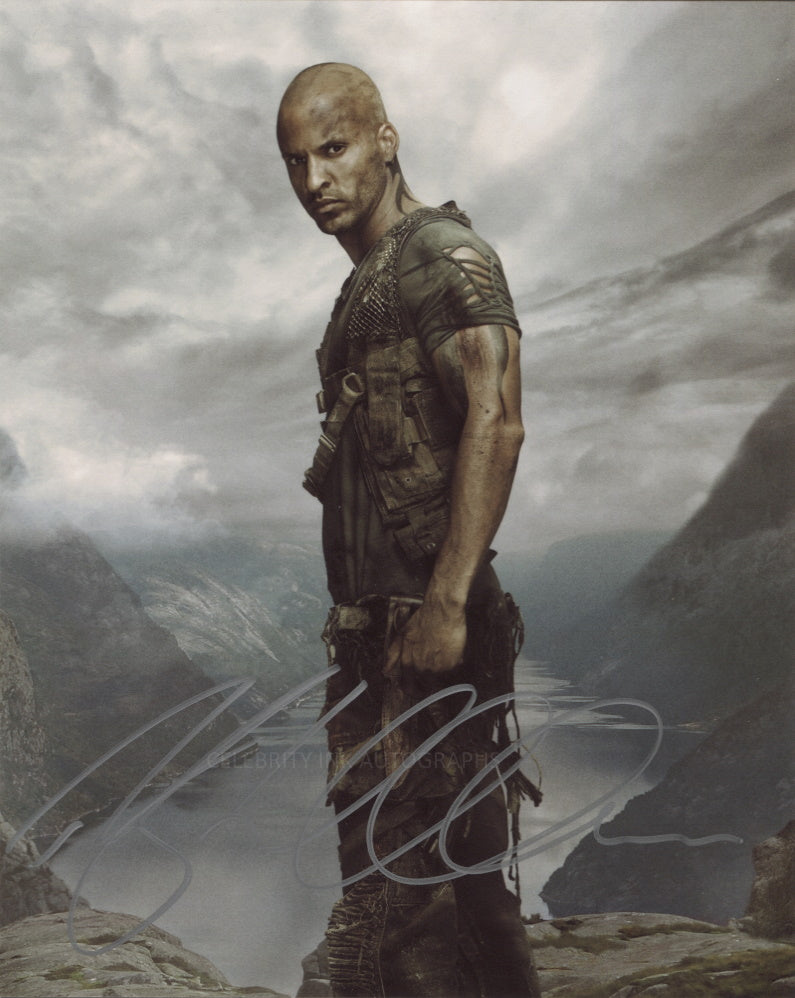 RICKY WHITTLE As Lincoln The 100 Celebrity Ink Autographs ricky-whittle-as-lincoln-the-100-celebrity-ink-autographs