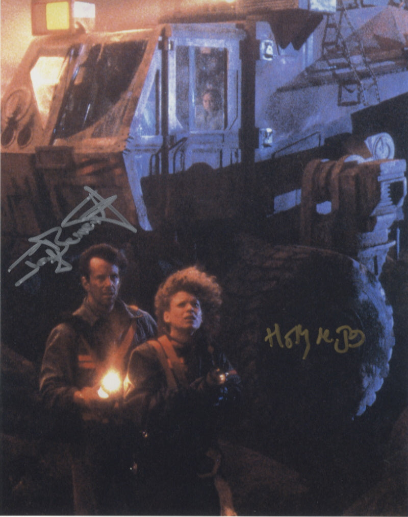 JAY BENEDICT and HOLLY DE JONG as Russ and Ann Jorden - Aliens
