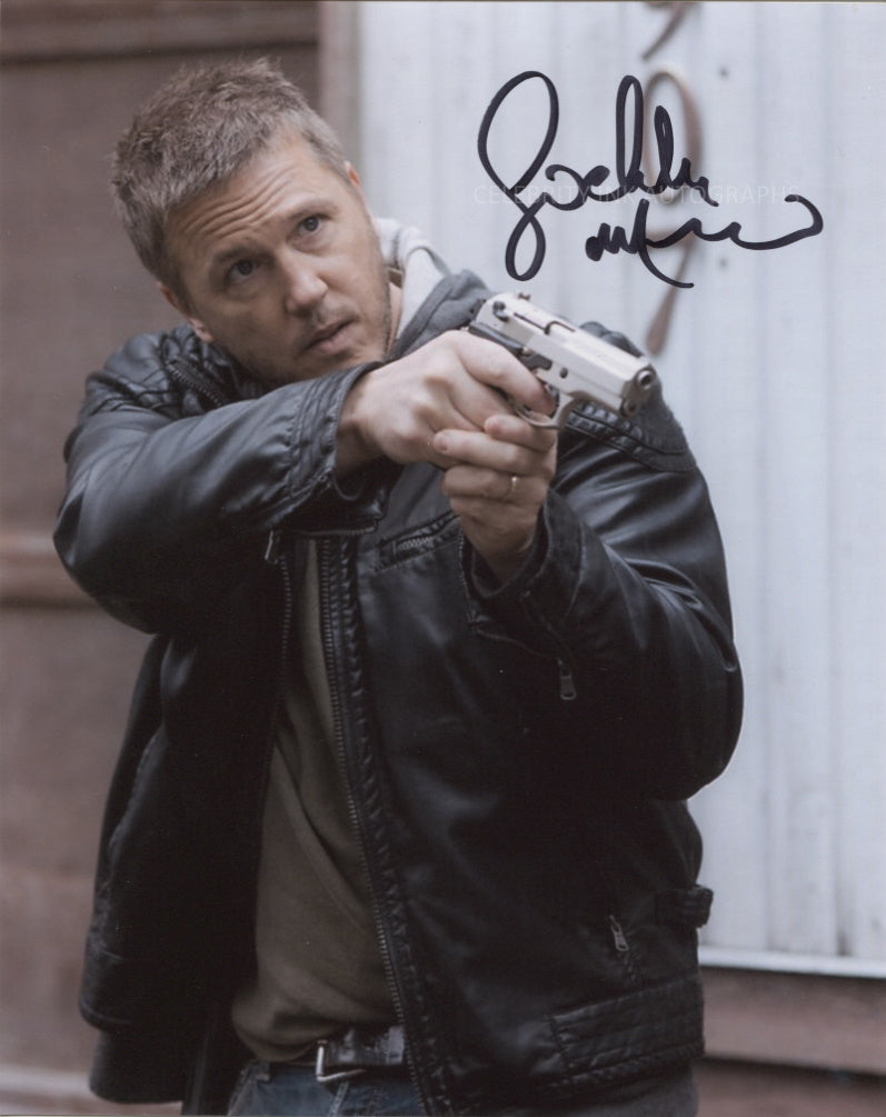 LOCHLYN MUNRO as David Myles - Badge Of Honor