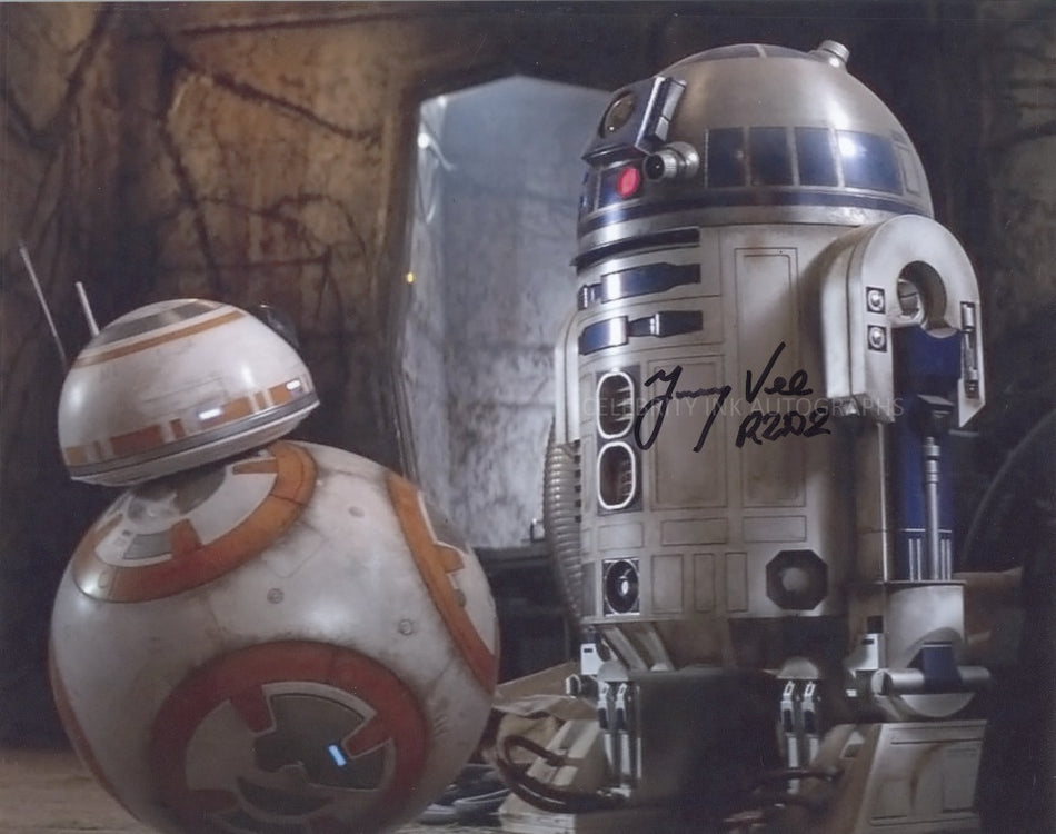 JIMMY VEE  as R2-D2 - Star Wars: The Force Awakens